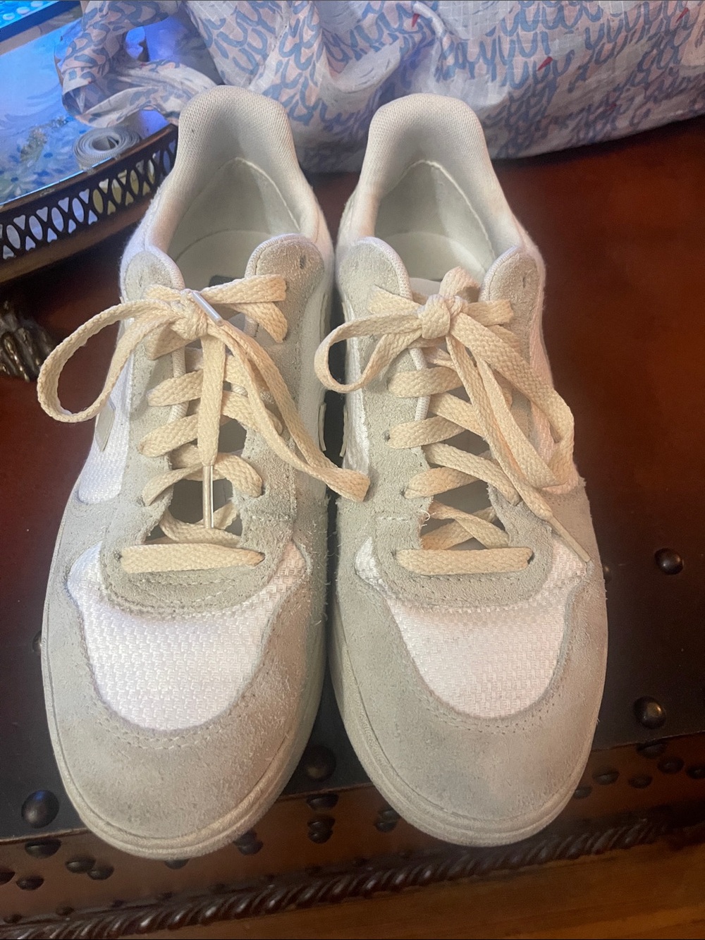 Veja Casual Lace-Up Sneakers in Light Beige size 8